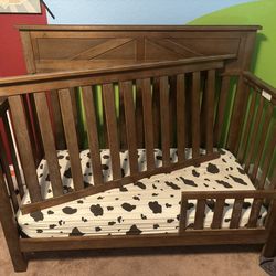 Wood Crib w/ Toddler Conversion