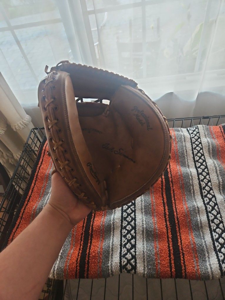 Vintage Rawlings Catchers Glove