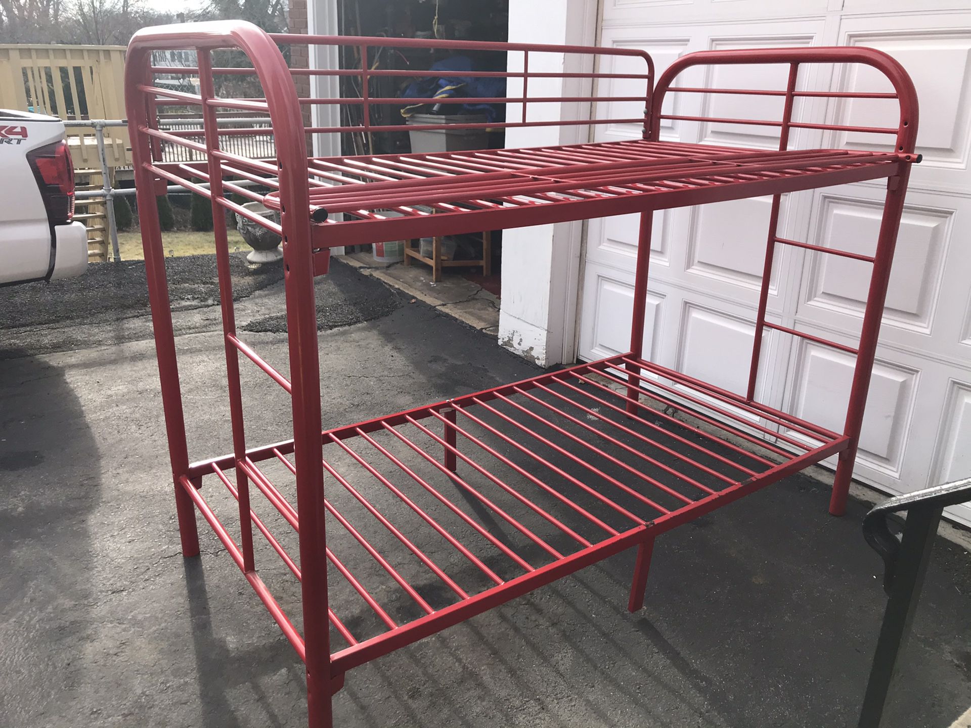 Red solid metal bed 🛌 bunk frame