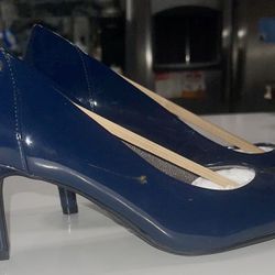 New Boxed Patent  Navy Pumps