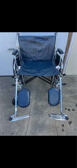 Manual Wheelchair with Elevating Leg Rests