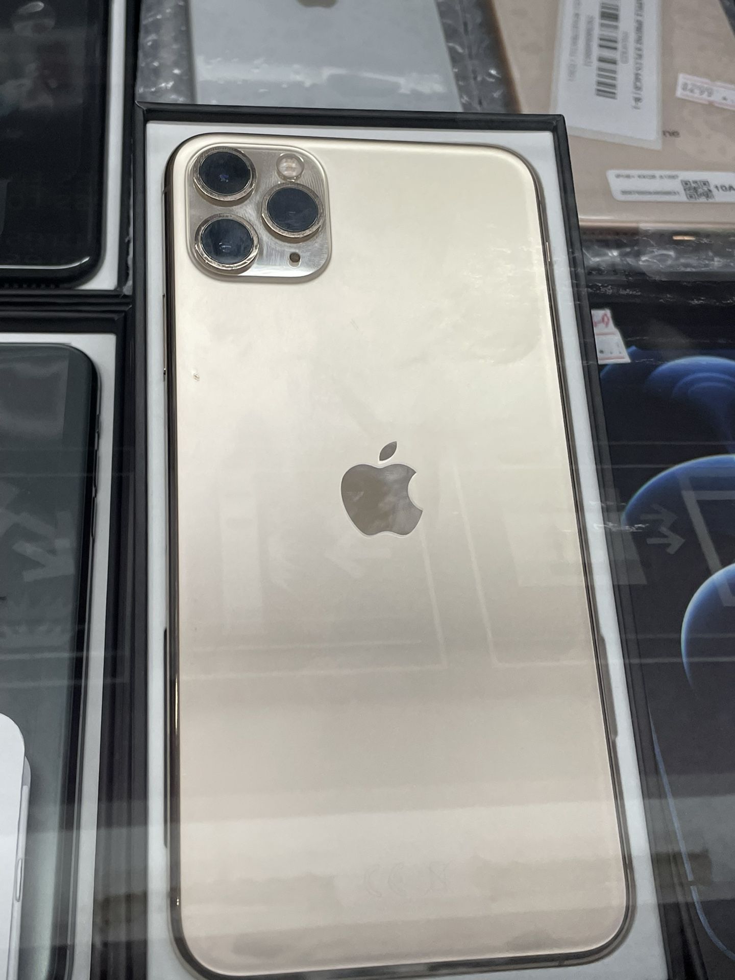 FACTORY UNLOCKED 11 PRO MAX 