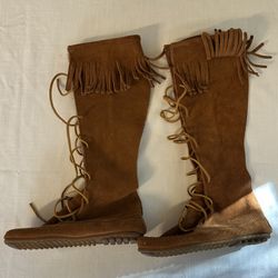 🤎 Minnetonka Knee-High Fringe Boots – Women’s 7 – Suede Moccasin Style