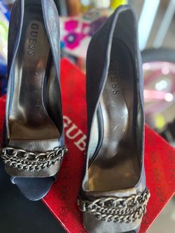 Zapatos Guess Orijinal de piel seminuevo para señorita