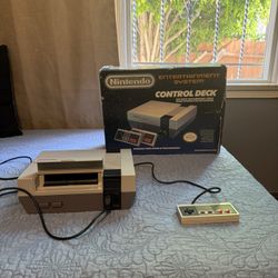 Nintendo Entertainment System complete with box