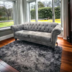 Excellent Condition Chesterfield Sofa (Free Delivery!)