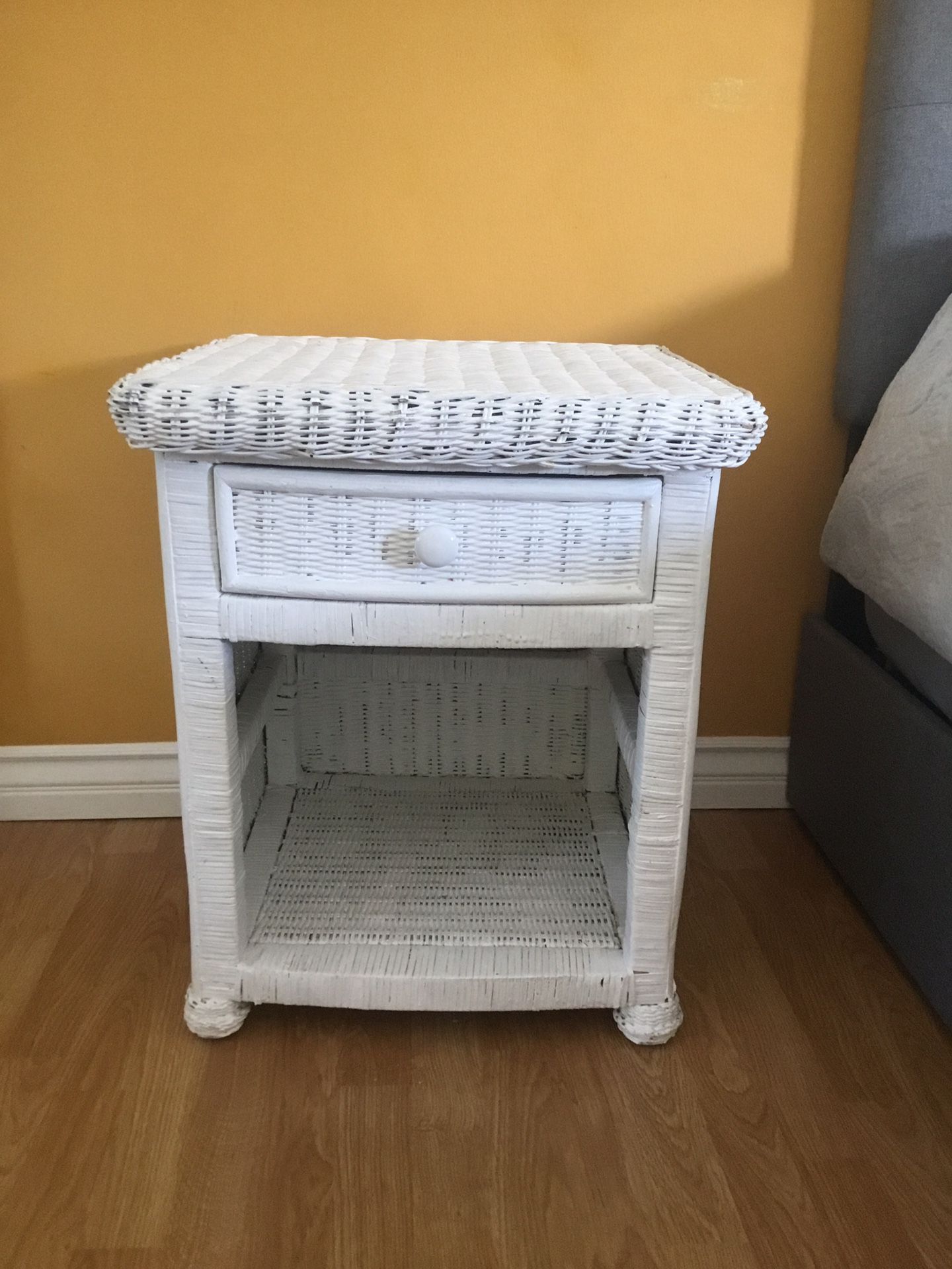 White Wicker bed side end table / nightstand