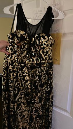 GORGEOUS BLACK SILVER SEQUINS CITY TRIANGLES  SIZE 11 BUT FITS SIZE 10 and 12 PERFECTLY. MAKES YOUR BODY SLIMER