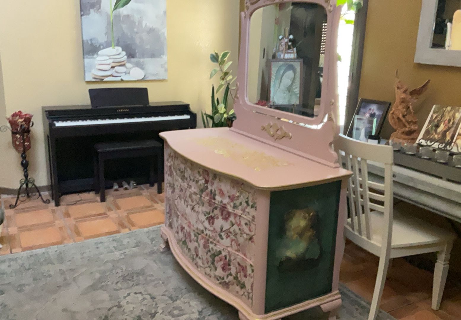 BEAUTIFUL DRESSER