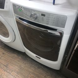 White Maytag Dryer (gas)