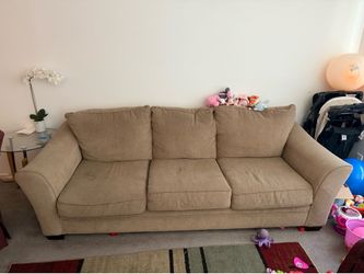 FREE COUCH !!! LAST CHANCE B4 WE TRASH
