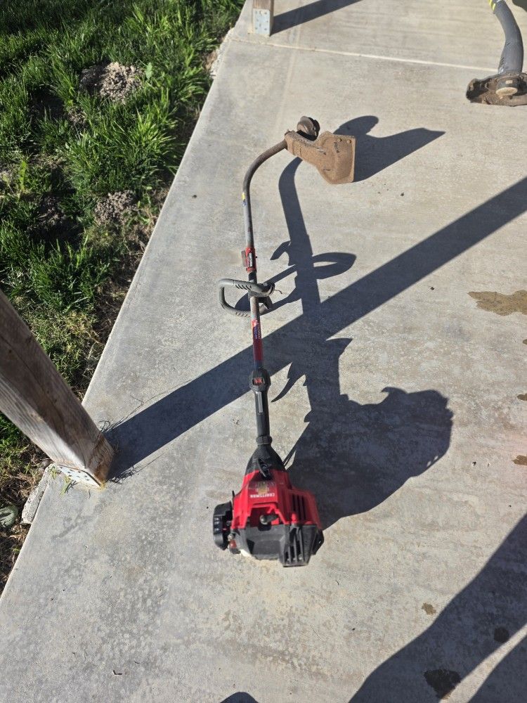 Craftsman 2-Cycle Gas Weed Trimmer – Curved Shaft – Works Great