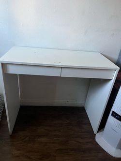 White small desk with 2 drawers