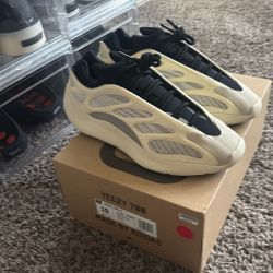 Adidas Yeezy 700 Azael 