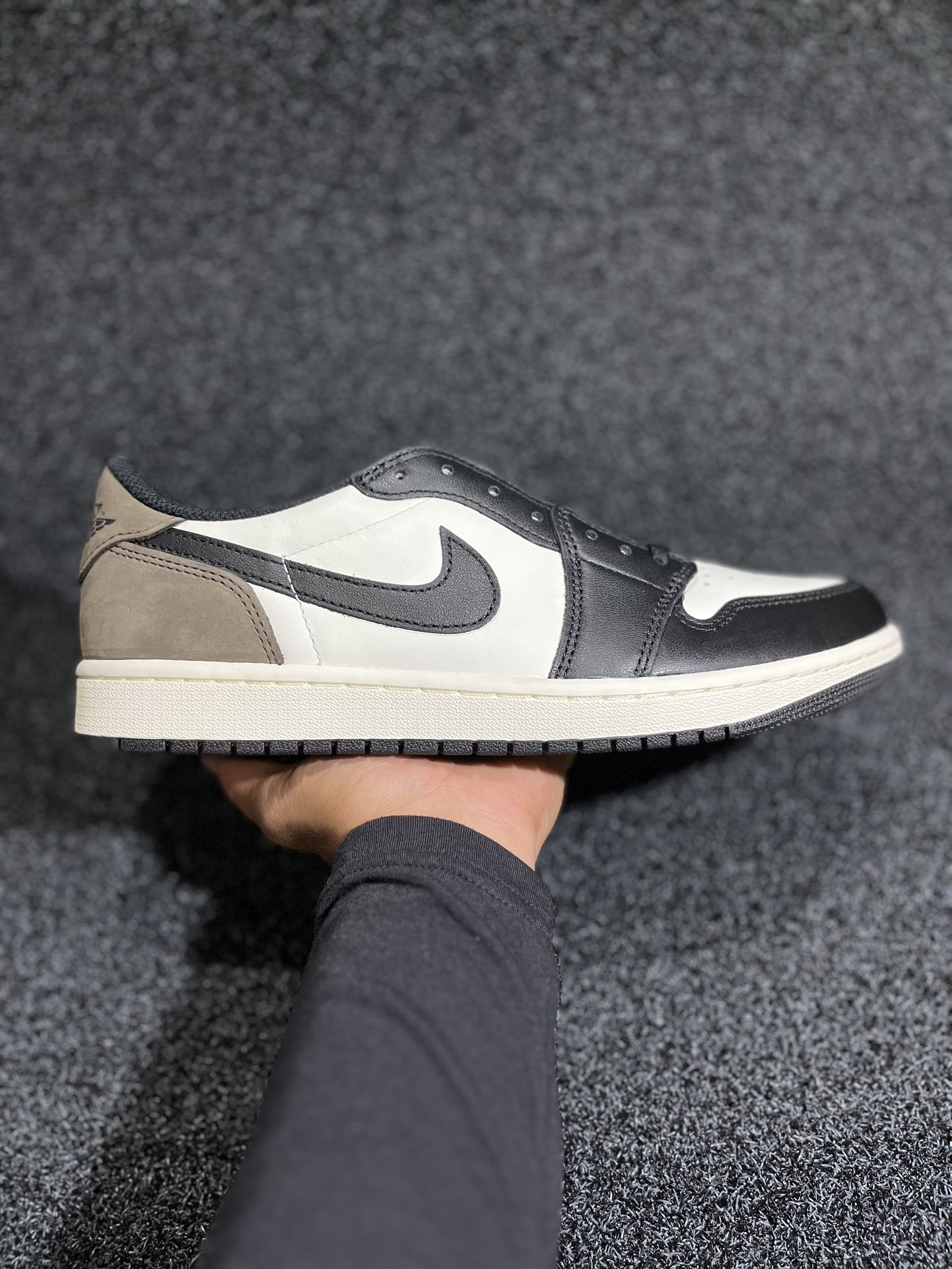 Jordan 1 Low Mocha
