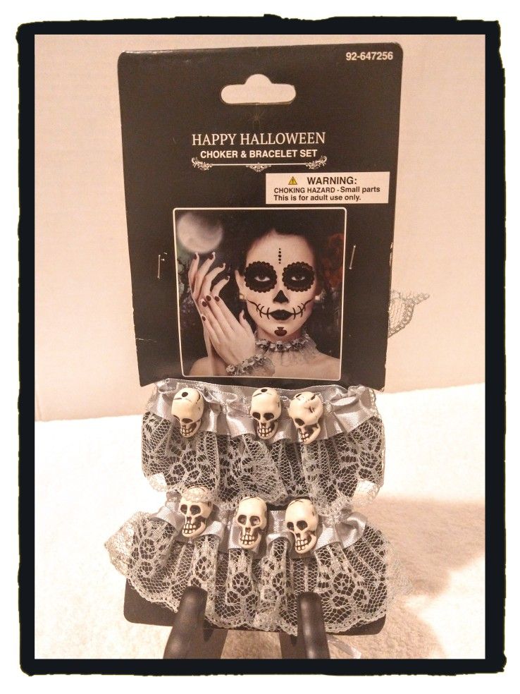☠️ Skull Design ☠️ Grey Lace Choker & Bracelet Set ~ OSFM (Adult) *NEW*