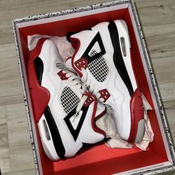 Jordan 4 Fire Red Size 5.5Y / 7 Women