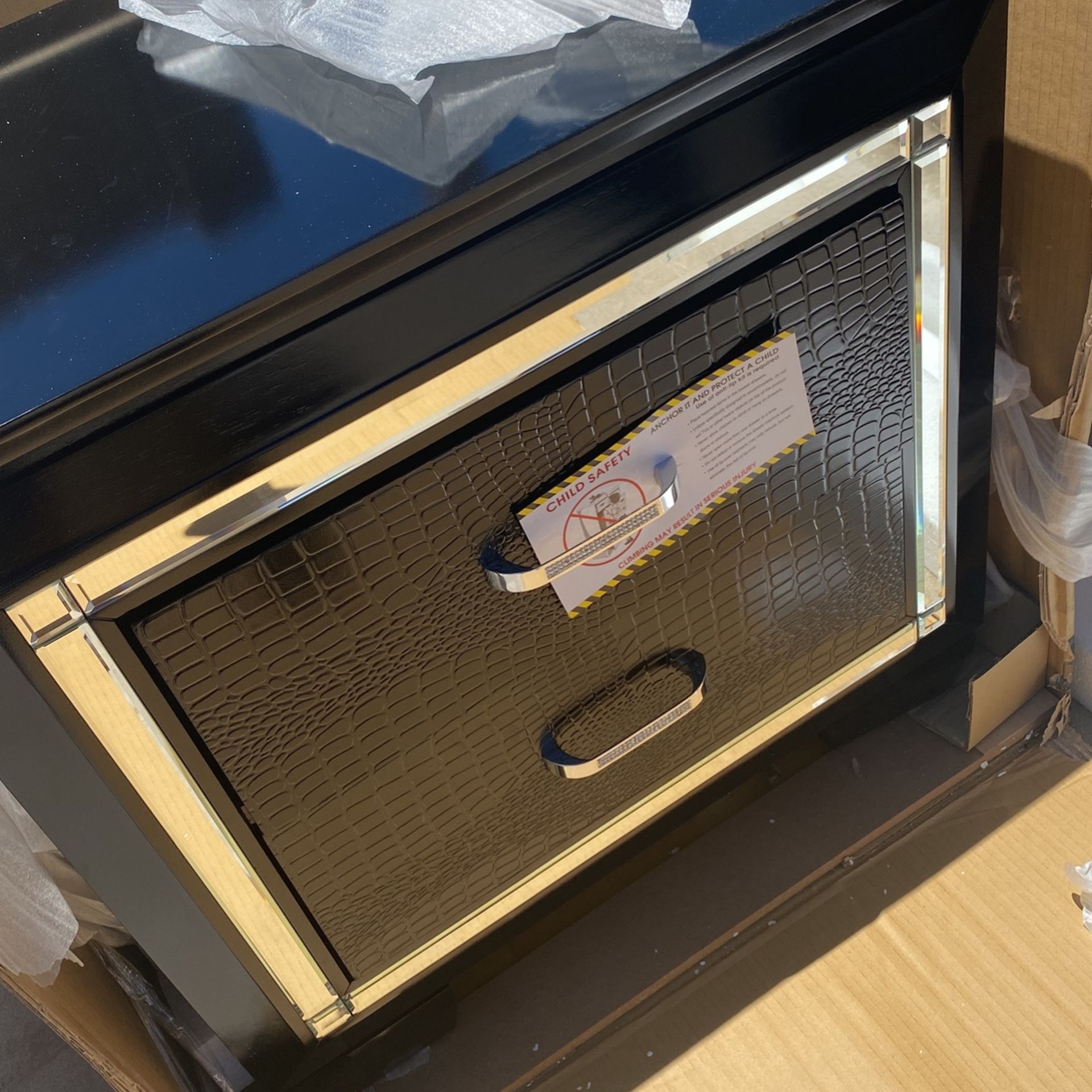 2 Brand New Nightsands