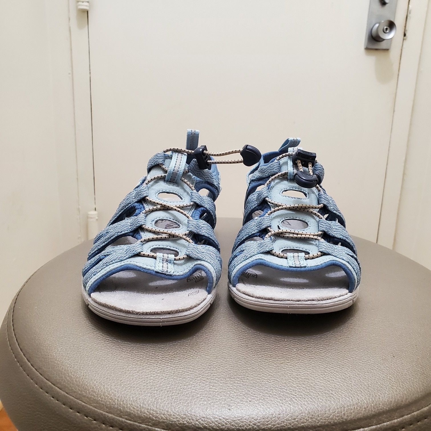 NWOB womens KEEN sandals size 7