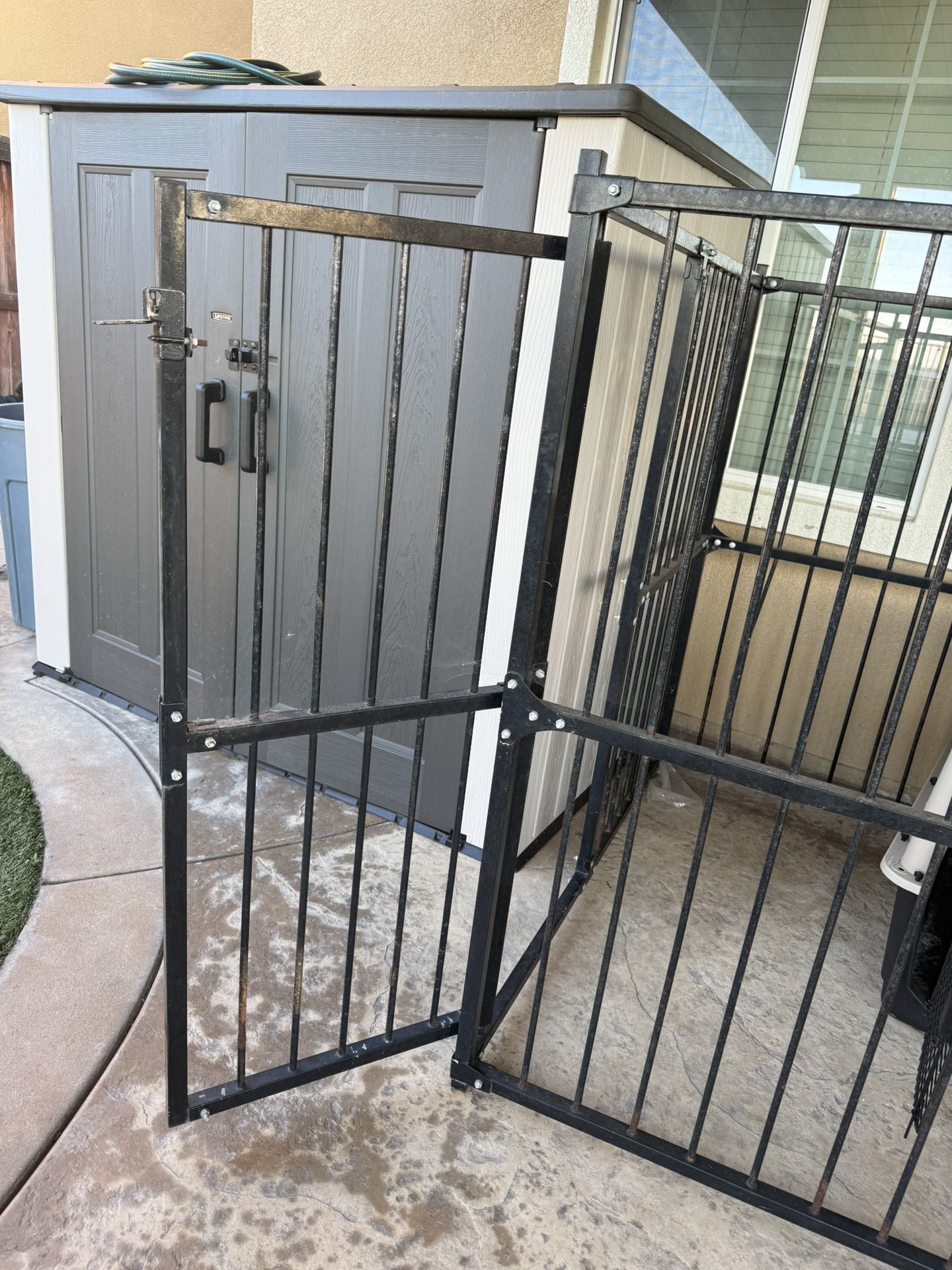 Metal Dog kennel 