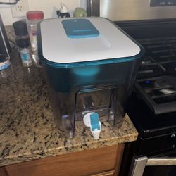 Filtered Waterdrop Water Dispenser 