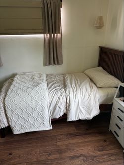 Complete twin bed like new
