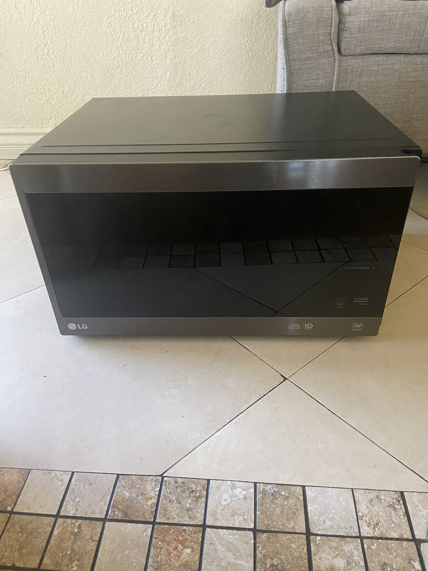 LG microwave 1.5 cu.ft. Capacity Model No. LMC1575BD /01 