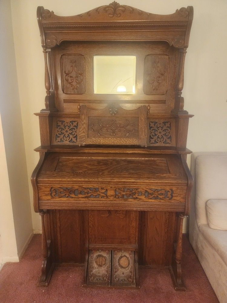Antique Crown Organ - Geo. P. Bent Manufacturer Chicago - Still works!