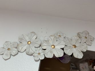 Wall Decor Flowers Gold And White 