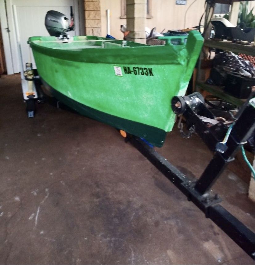 15 Ft. Fiberglass Flat Bottom Boat Honda 9.9 HP for Sale in Honolulu