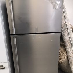 Frigidaire Professional Refrigerator 