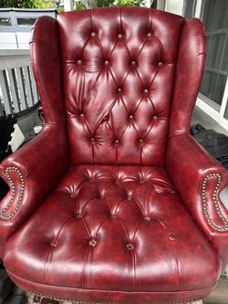 Captain Chair
