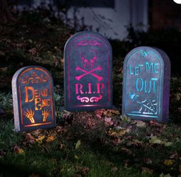 Member's Mark Pre-Lit Tombstones Set of 3 $49.99