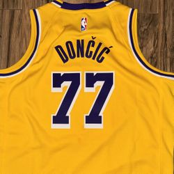 New Youth Size Large & XL LA Lakers Nike Luka Doncic Jerseys 