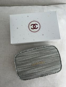 CHANEL HOLIDAY GIFT SETS 2022! NEW CHANEL BEAUTY TWEED MAKEUP BAGS & ADVENT  CALENDAR NEWS! 