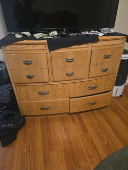 Dresser with mirror/jewelry drawer/overhead light