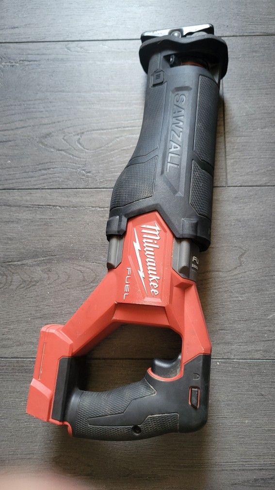 Milwaukee M18 FUEL Sawzall