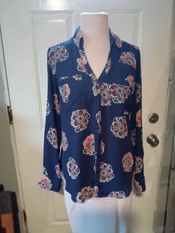 Express Portofio Womens Floral Shirt Size SP.  Blue Pockets Collared Office