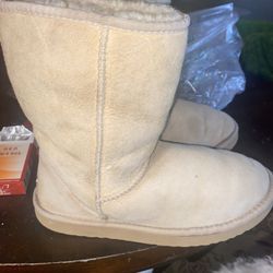 UGGS BOOTS