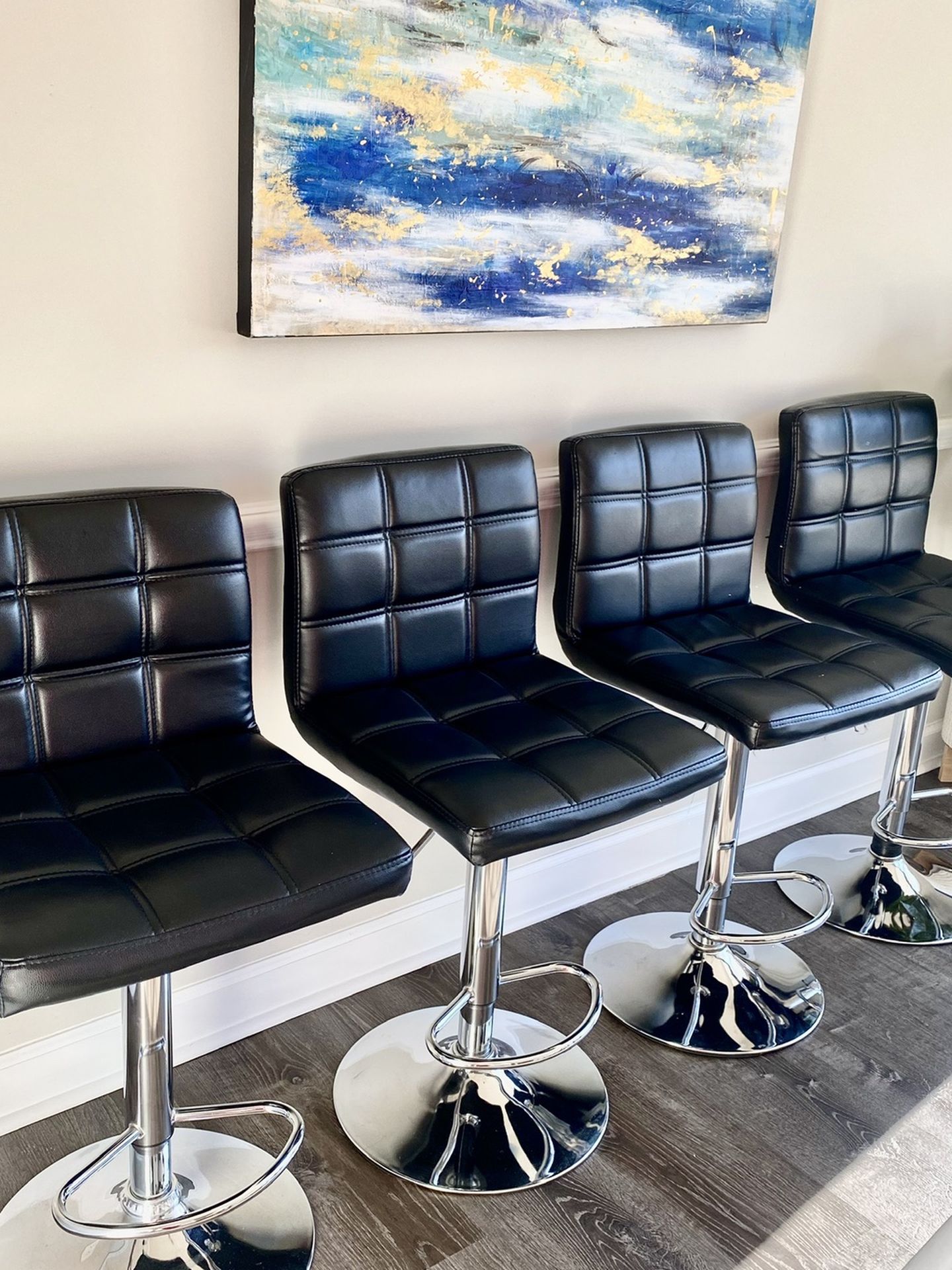 Comfy Swivel Leather Black Bar Stools 