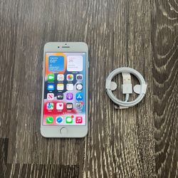 iPhone 7 Silver UNLOCKED FOR ANY CARRIER!