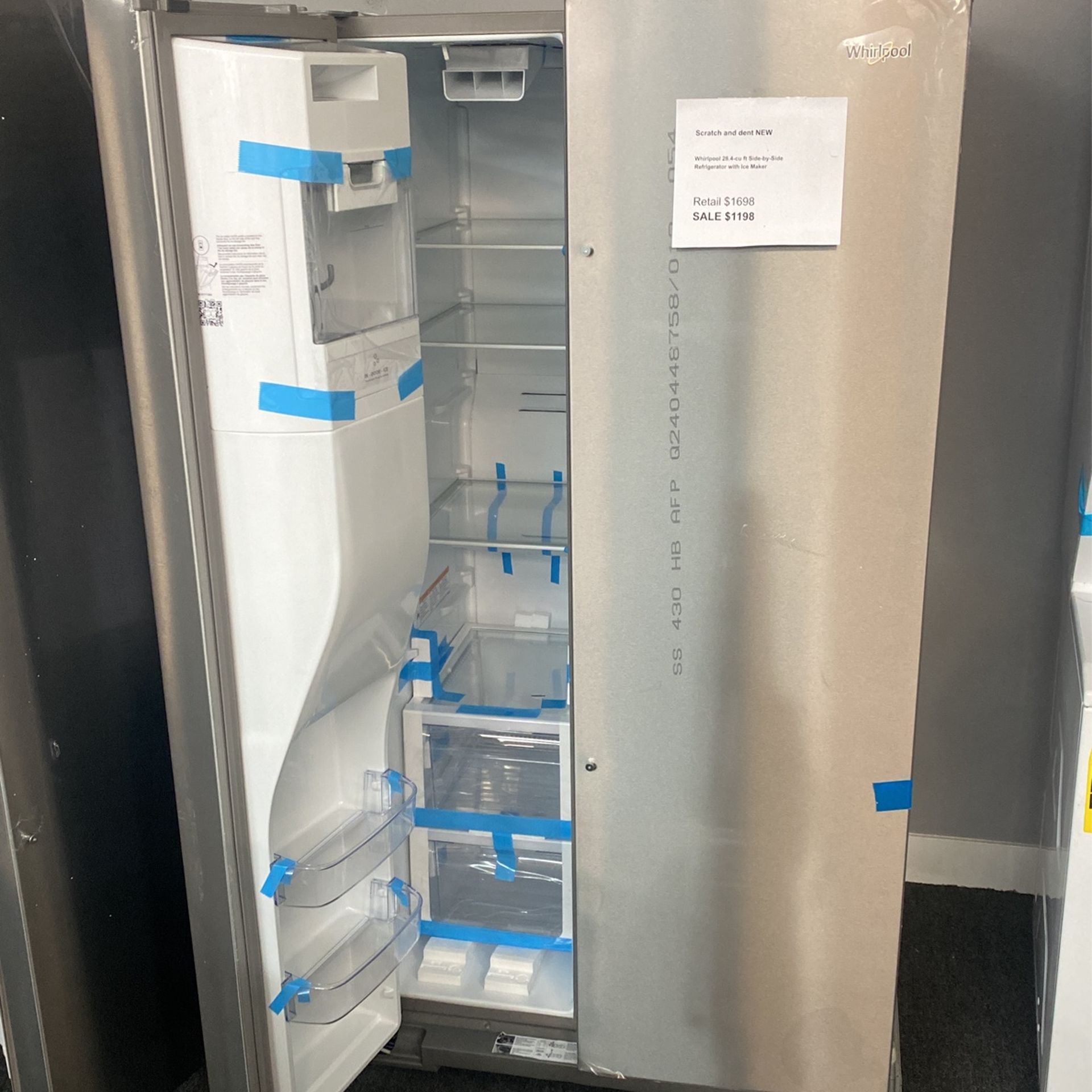 New Scratch & Dent 28.4 Cu Ft Refrigerator W/ Ice Maker
