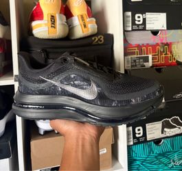 Nike Pegasus Premium Walking Running Shoe (Size 10.5)
