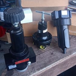 Compressed Air Filter And Regulators.