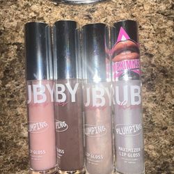 Lip Plumping Lip Glosses 