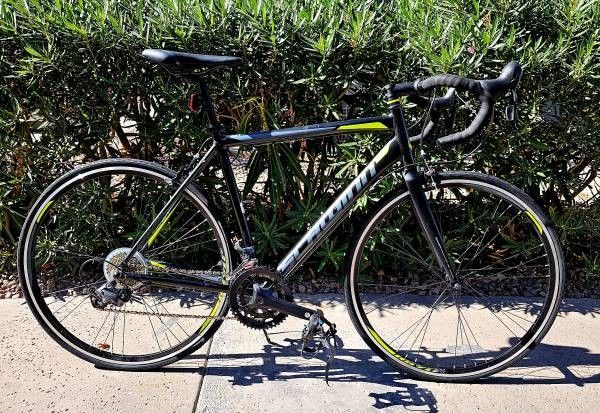 NEW - Schwinn Phocus 1600 Adult Road Bike