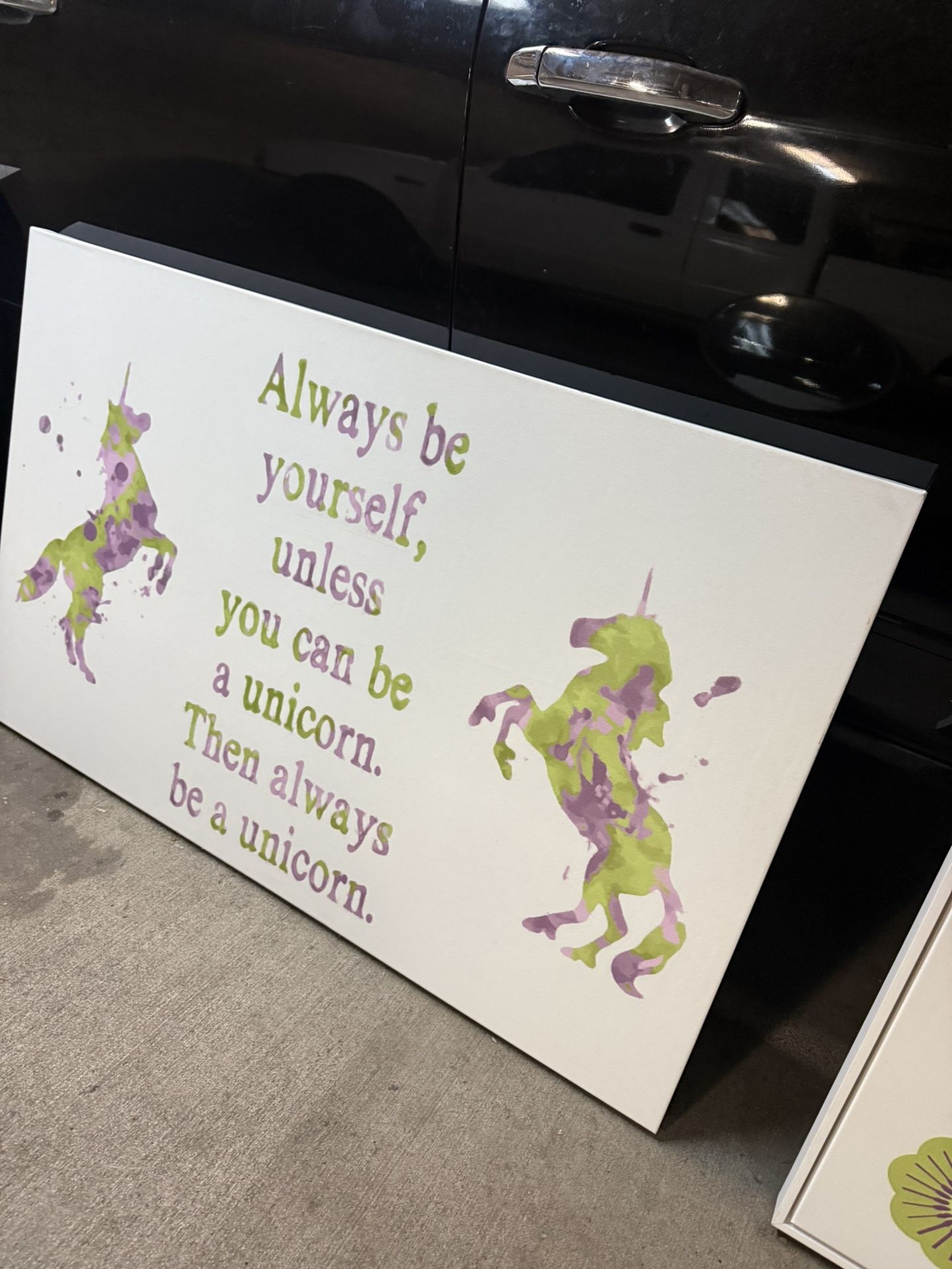 Big Canvas Decor Frames And Lamp