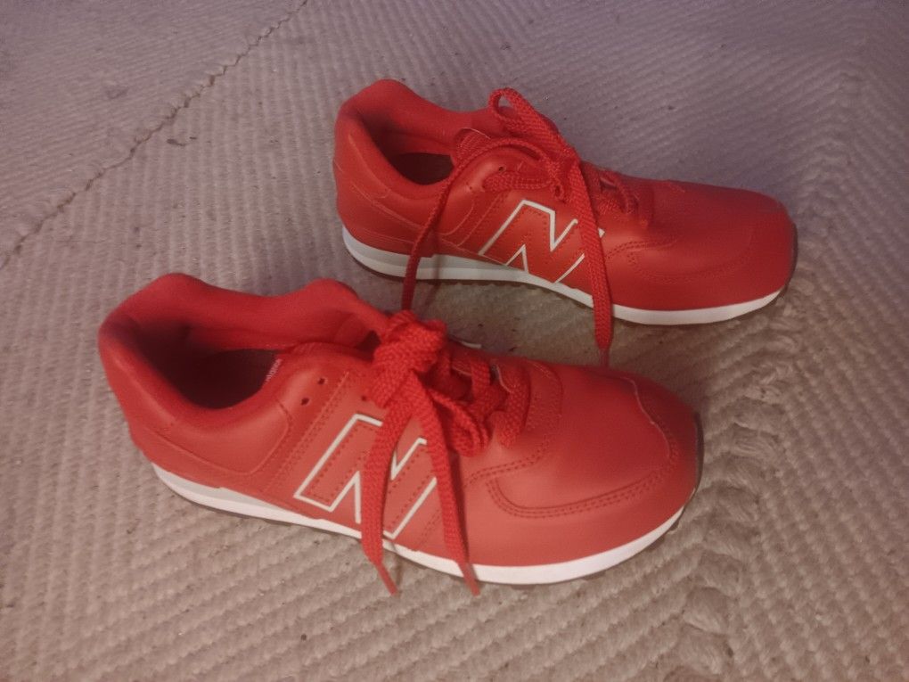 New BALANCE 5.5 Wmns Excell Cond $10