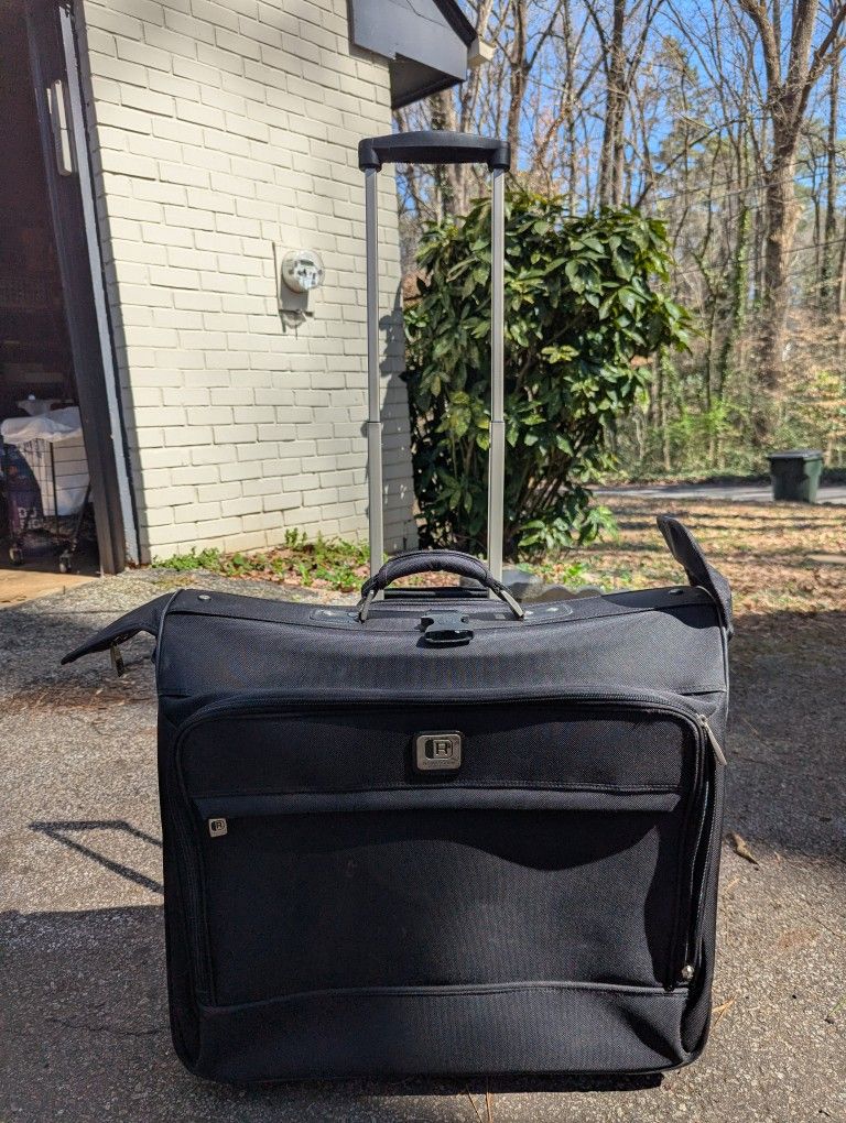 Kenneth Cole Reaction Garment Luggage w/Wheels