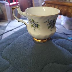 Elizabethan Fine Bone China England Teacup